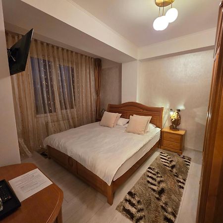 Melly'S Apartment Summerland Mamaia Exterior photo